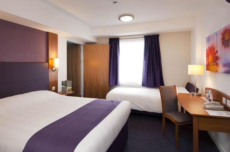 Premier Inn Burton On Trent Central エクステリア 写真